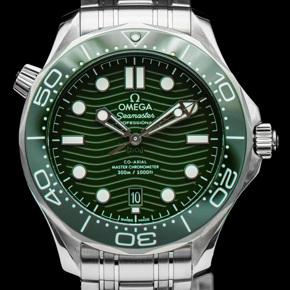 2025 Omega Seamaster Diver 300M 210.30.42.20.10.001 Green Seaweed Full Set